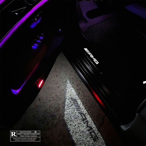 AMG.