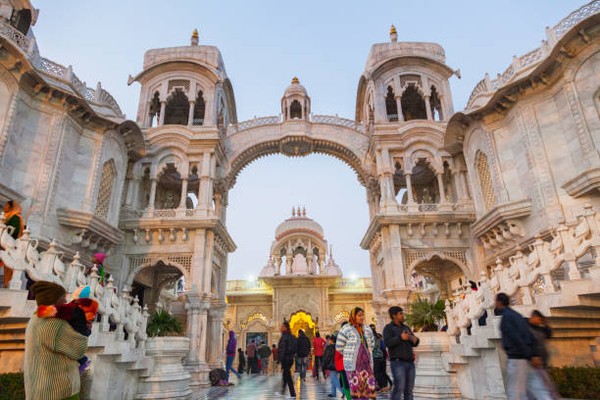 Vrindavan mathura taxi service